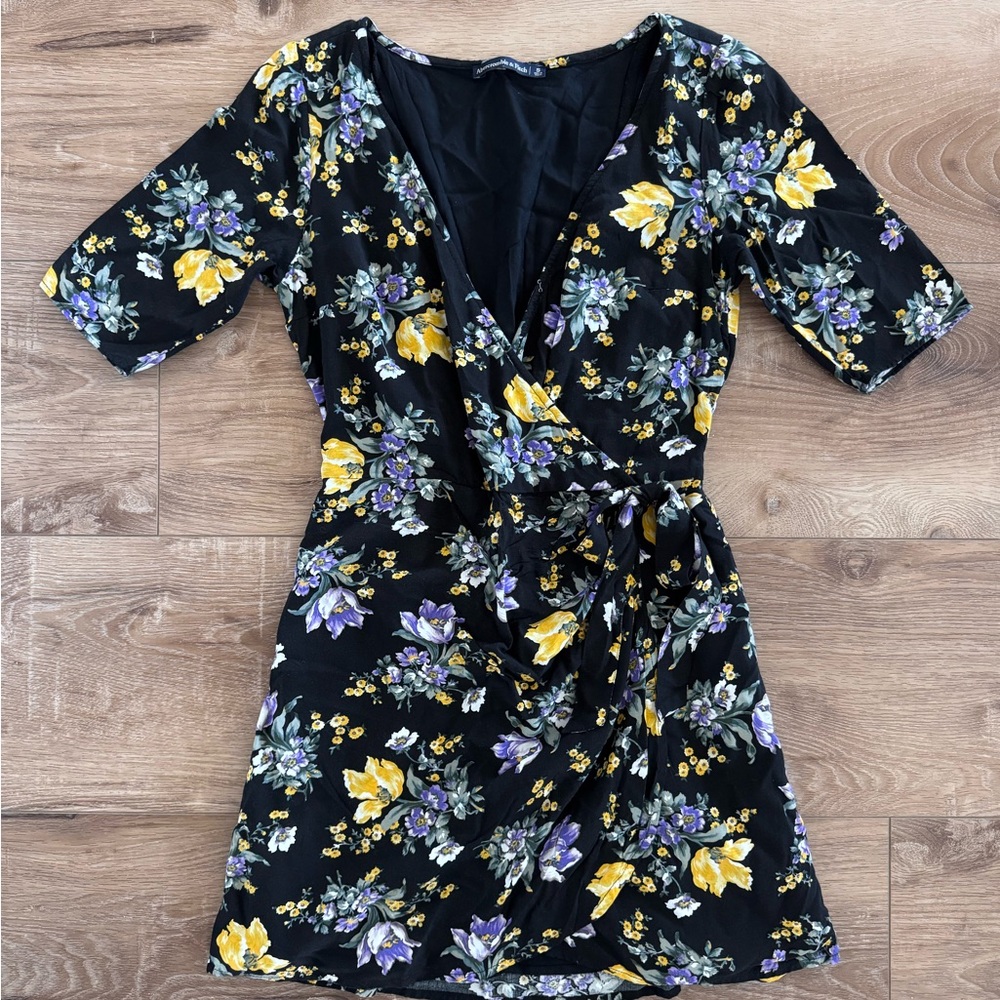Abercrombie & Fitch Floral Wrap Mini Dress Size S